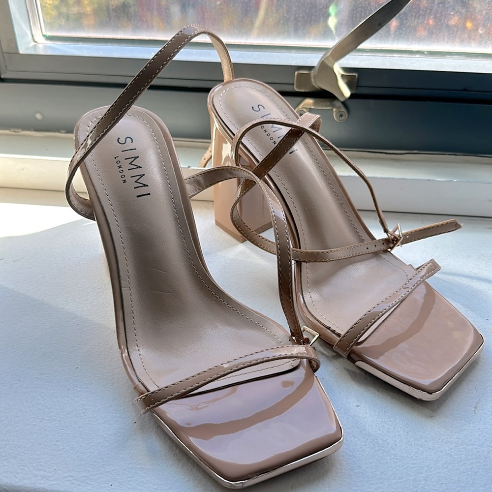 Simmin london heels size 7 US.